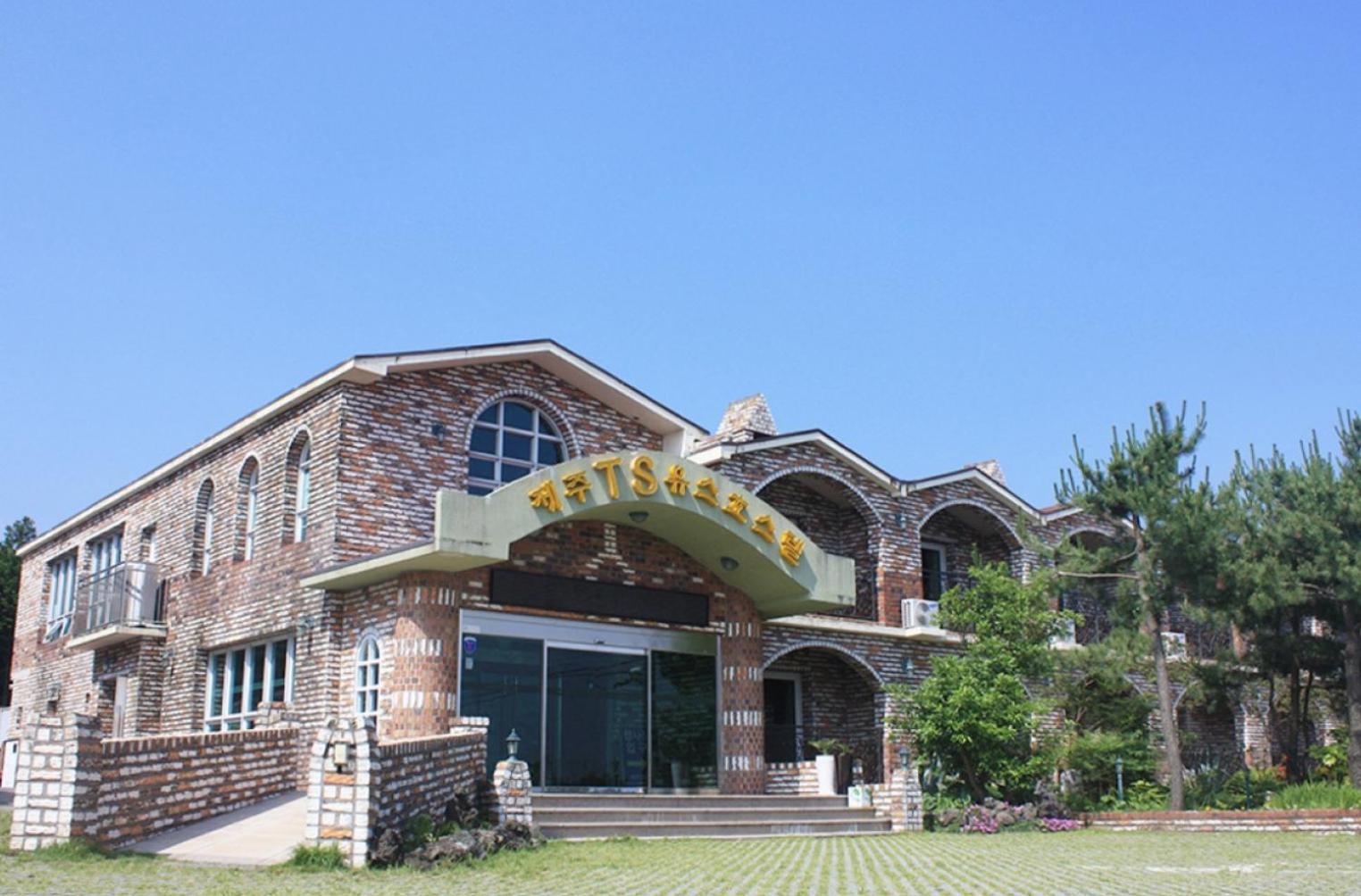 Jeju Ts Youth Hostel & Resort Seogwipo Exteriör bild