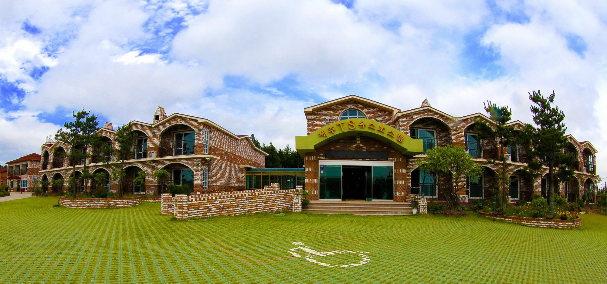 Jeju Ts Youth Hostel & Resort Seogwipo Exteriör bild